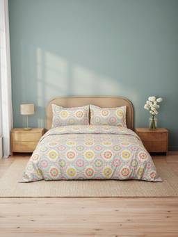 Welspun - Adore Microfiber Floral Cream Double Bedding and Quilt with 2 Pillow Covers