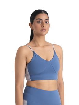 Hunnit - Epic Pop Medium Coverage Lightly Padded V Neck Sport Bra for Women