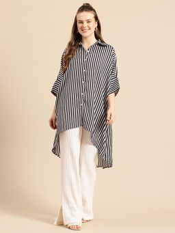Qurvii - Hi-Low Hemline Black Crepe Loose Fit Shirt