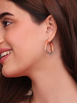 ToniQ - Small Dual-Tone Twisted Hoop Earrings In Orange And Gold