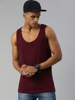 Huetrap - Mens Knitted Regular Fit Round Neck Sleeveless Solid Tee- Maroon
