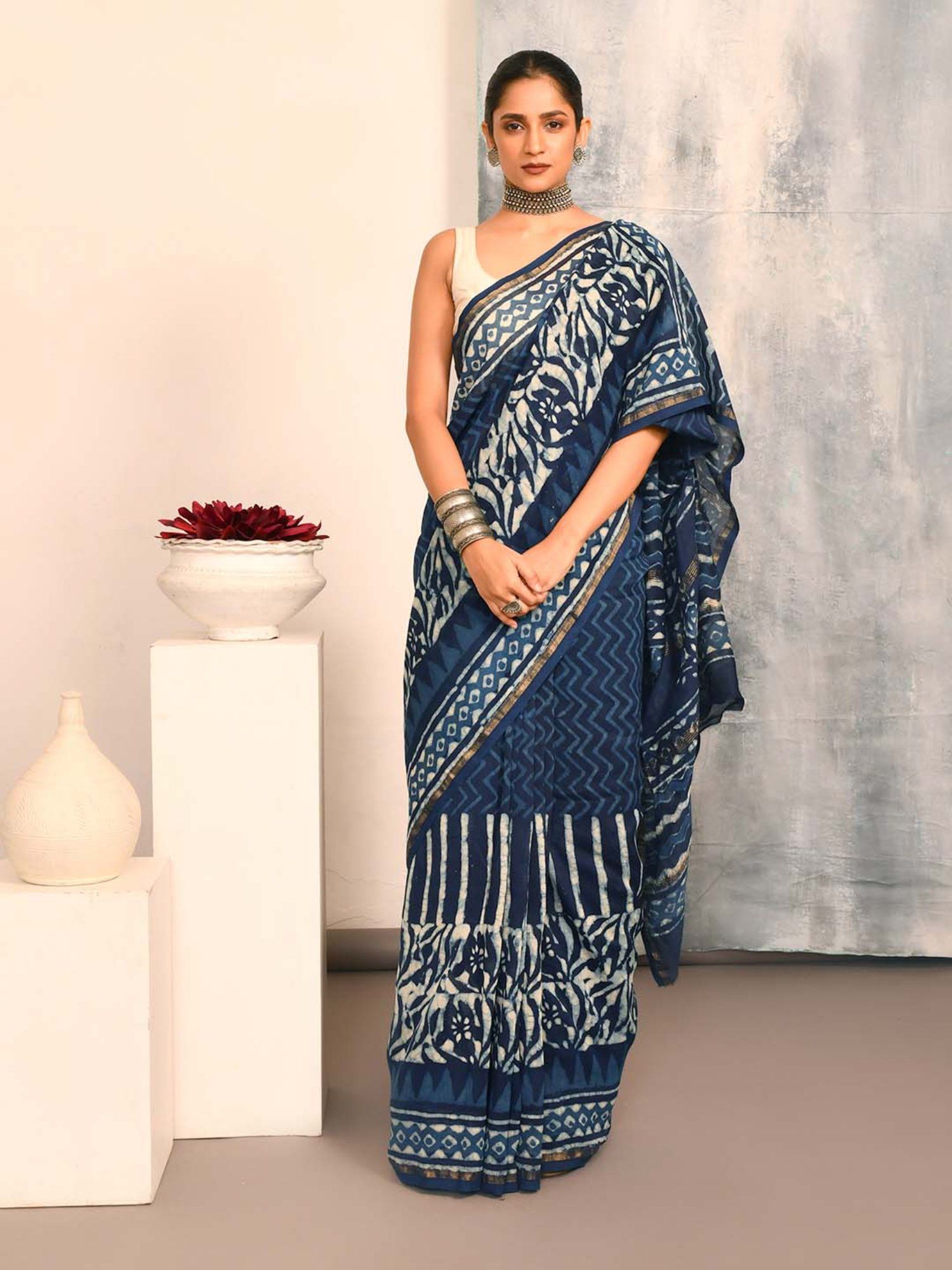 indethnic Navy Blue Floral Printed Saree with Unstitched Blouse-picture-40