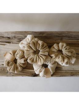 Akiiko - Beige Set of 2 Waffle Scrunchies