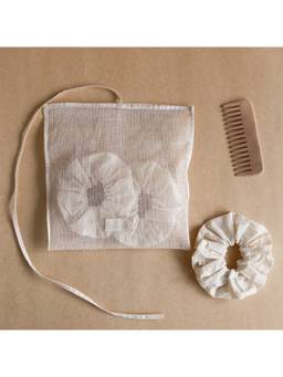 Akiiko - Off White Set of 3 Sutachi Scrunchies
