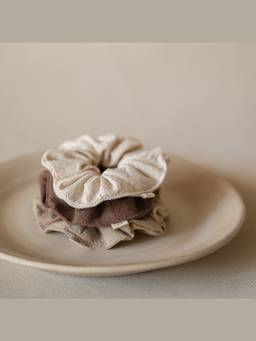 Akiiko - Beige Set of 3 Crinkle Scrunchies