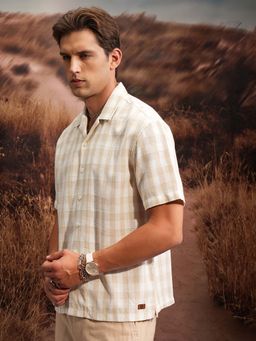 LOCOMOTIVE - Men Beige and White Checks Collar Oversized Shirt