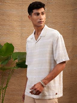 LOCOMOTIVE - Men Beige Dobby Stripes Collar Oversized Shirt