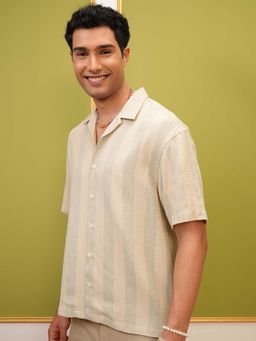 LOCOMOTIVE - Men Beige Dobby Vertical Stripes Collar Oversized Shirt