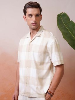 LOCOMOTIVE - Men Beige Dobby Checks Collar Relaxed Fit Shirt