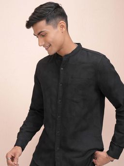 LOCOMOTIVE - Men Black Textured Relaxed Fit Shirt