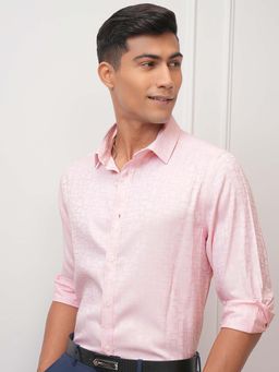 LOCOMOTIVE - Men Light Pink Printed Slim Fit Shirt