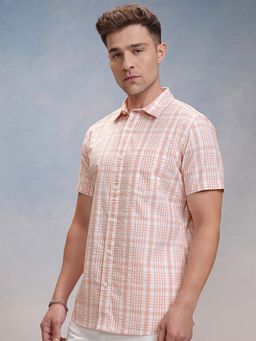 LOCOMOTIVE - Men Peach Checks Half Sleeves Casual Shirt