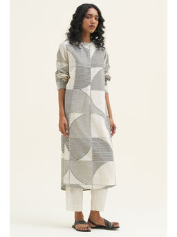 Ganga Fashions - Ivory and Black Woven Kurta and Pant (Set of 2)