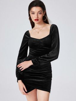 Outzidr - Black Sweetheart Neckline Wrap Hem Velour Dress