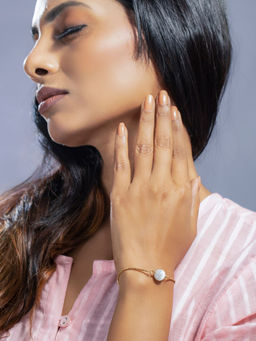 Priyaasi - White Stone Rose Gold-Plated Spherical Link Bracelet