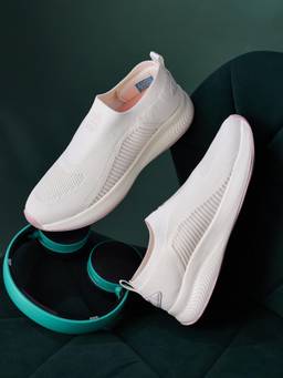 Campus - SUAVE Off White Women Walking Shoes