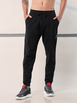 CULT - Men Solid Mid Waist Black Joggers