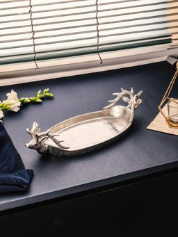 Trovea's - Elegant Deer Design Serving Tray - Nature-Inspired Elegance