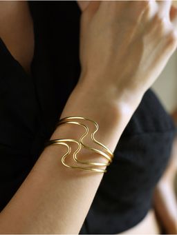 VARNIKA ARORA - Billow Kada