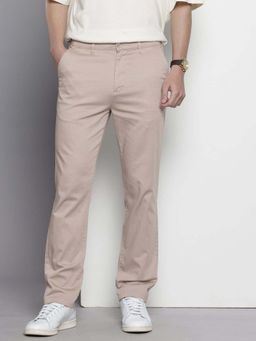 The Indian Garage Co - Men Regular Fit Solid Mid-Rise Chinos Cream