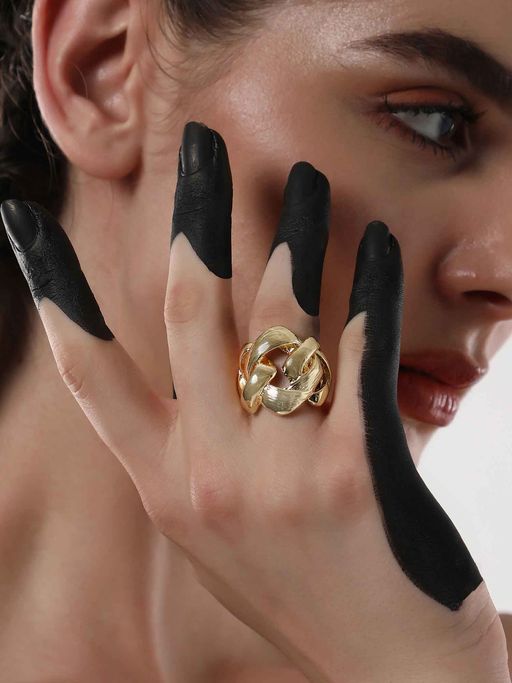 Sohi Womens The Gold Medium Link Statement Ring