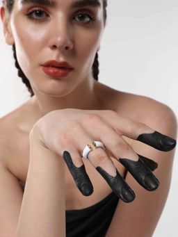 Sohi - Womens The Candy Finger Ring - Chalk White