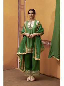 THETAA - Mirror Work Hand Embroidery Green Kurta And Pant With Dupatta
