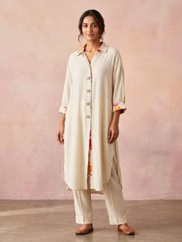 "Two Sisters" by Gyans - Ivory Relaxed Floral Contrast Detailing Kurta with Pant