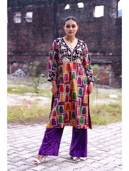 THETAA - Purple Hand-Embroidered Jharoka Print Kurta With Pant and Dupatta