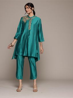 Aarke Ritu Kumar - Green Embroidered Samaira Kurta with Pant (Set of 2)