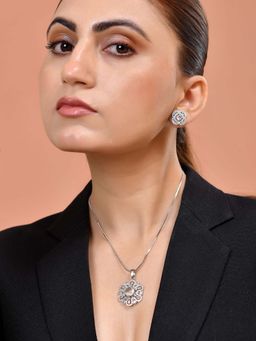 VOJ - White Silver Plated Circular Shaped Floral Necklace Set