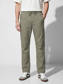 max - Green Urbn Solid Regular Fit Pant