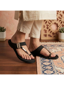 Global Step - Strappy Toe-Ring Black Flats