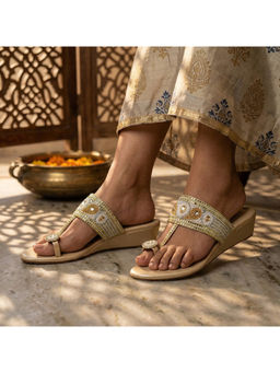 Global Step - Embellished Toe-Ring Off White Kolhapuris