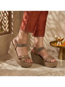 Beige color option, Currently selected