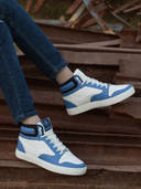 Blue color option, Currently selected