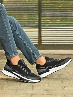 Off Limits - Skyrun Black Sneaker