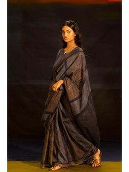 Banana Labs - Illume Rivet Navy Saree Without Blouse