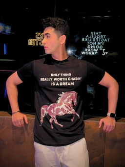 LUMIERES - Black Chasin' Dreams Round Neck T-Shirt