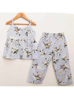 Woonie - This Woonie floral printed top with culottes-blue is a summer essential for your little girl. Tailored in the finest material, it features a round neck. Style it with fancy accessories to complete her look.
