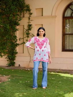 House of Chikankari - Pink Kota Chikankari Solid Women's Kurti with Lining (Set of 2)