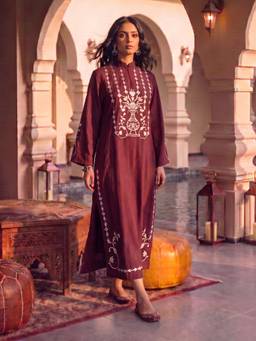 House of Fett - Wine Villa Vase Embroidered Long Dress With Slit