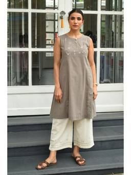 Rangsutra - Bagh Cotton Sleeveless Grey Hand Embroidered Kurta
