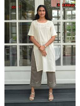 Rangsutra - Bagh Cotton Round Neck Off White Hand Embroidered Kurta