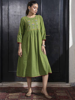 Rangsutra - Paheli Green Front-Yoke Cotton Pakka Hand Embroidery Kurta