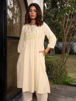 Rangsutra - Suhani Cream Striped Cotton Soof Hand Embroidery Kurta