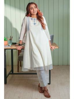 Rangsutra - Dhwani White Flared Cotton Soof Hand Embroidery Kurta