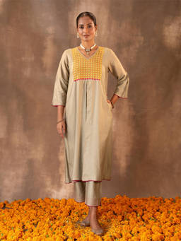 Rangsutra - Ruhani Olive Green A-Line Cotton Silk Pakka Hand Embroidery Kurta