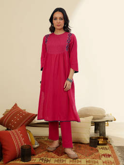 Rangsutra - Ruhani Magenta Pintuck Cotton Sindhi Hand Embroidery Kurta