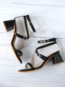 Black color option, Sold out, Currently selected